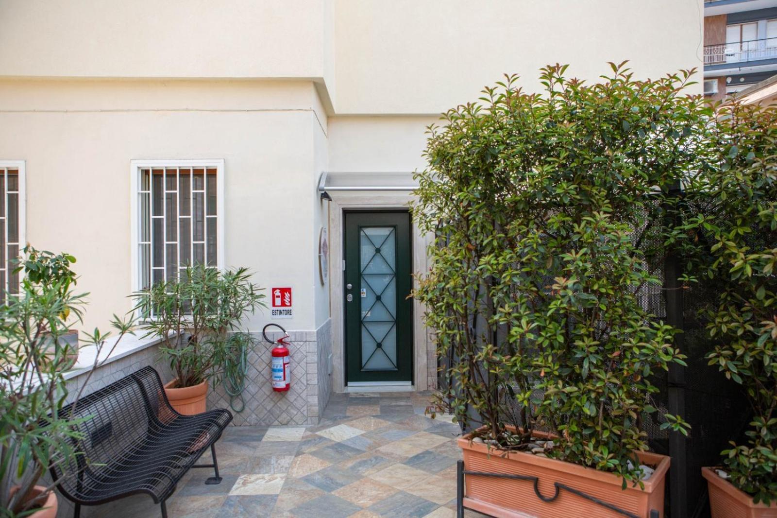 Little Rock Guest House Gaeta Exteriör bild